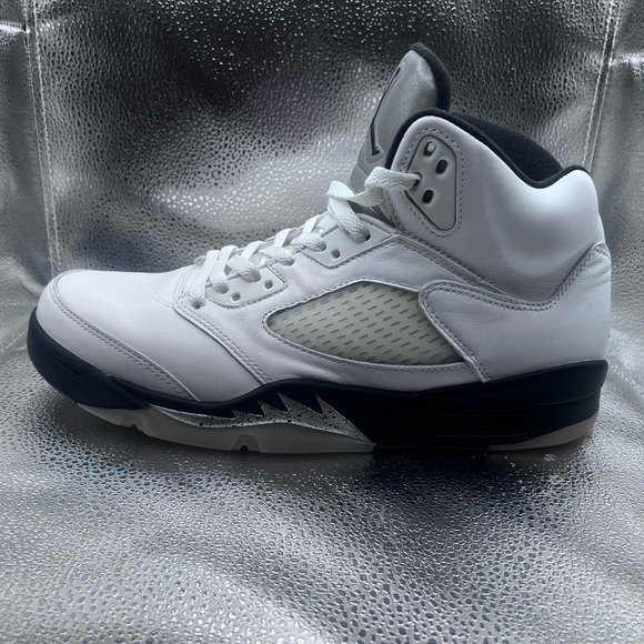 (PRE-OWNED) Jordan Men's White and Black RETRO 5 Sz 10.5 (OG BOX) - Picture 6 of 6